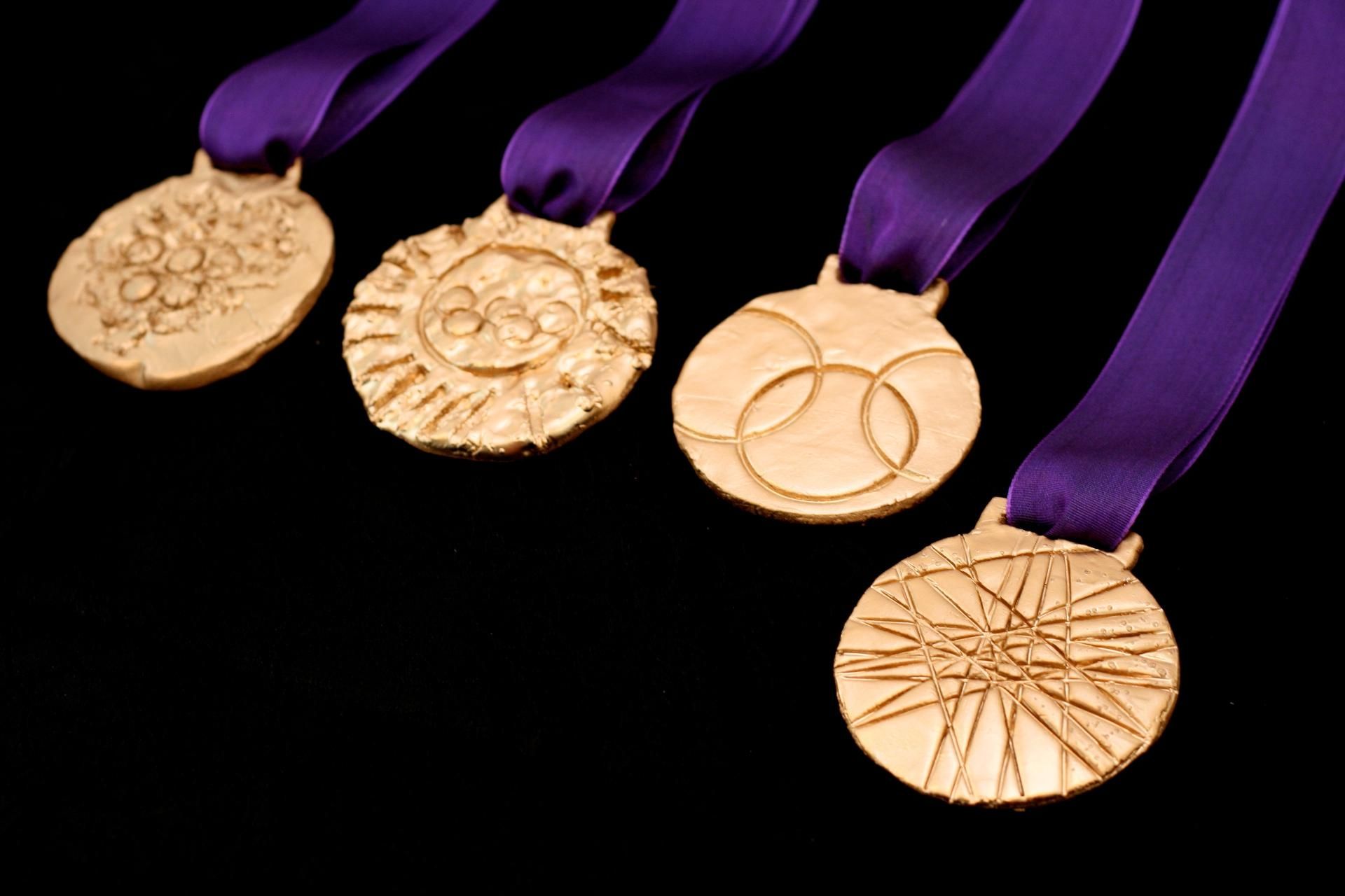 medal dream meaning, dream about medal, medal dream interpretation, seeing in a dream medal