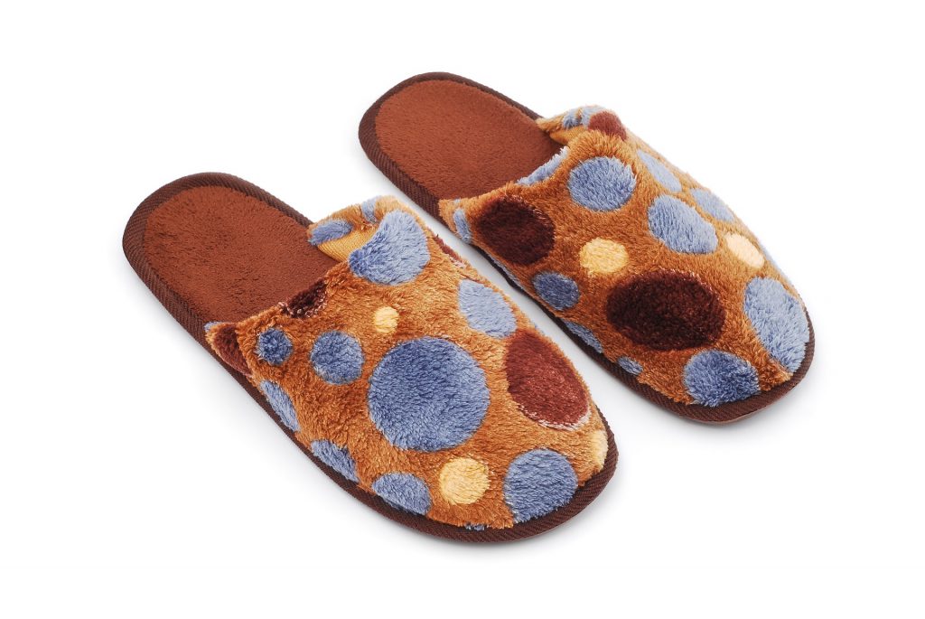 slippers dream meaning, dream about slippers, slippers dream interpretation, seeing in a dream slippers